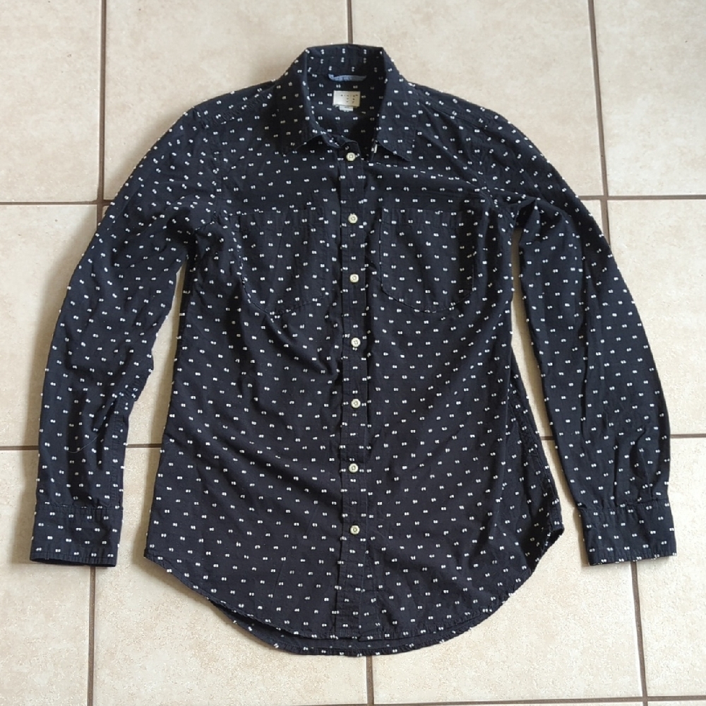 Women's Black Long-Sleeve Button-Down Shirt with Micro Pattern